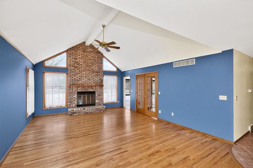 1915 Elm Cir, West Des Moines, IA, 50265-4267 | Card Image