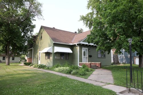105 2nd St Ne, New Prague, MN, 56071-1705 | Card Image