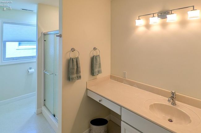 4376 E Cliff Rd, House other with 3 bedrooms, 3 bathrooms and 3 parking in Port Clinton OH | Image 29