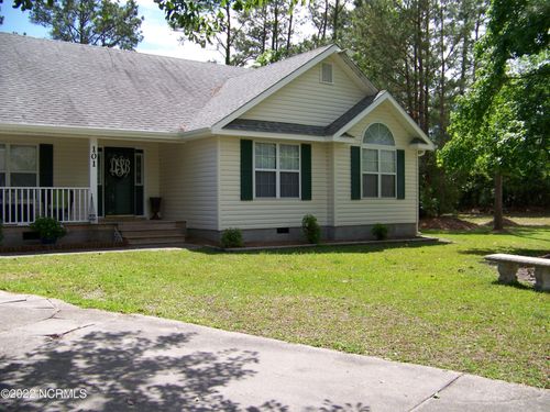 101 Elm Cir, Morehead City, NC, 28557-9687 | Card Image