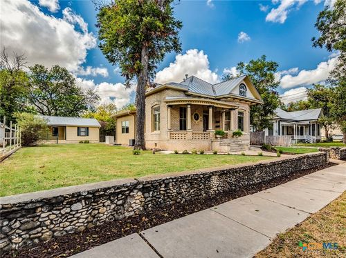 351 N Guenther Ave, New Braunfels, TX, 78130-5529 | Card Image