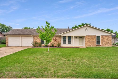 445 Parkridge Blvd, Burleson, TX, 76028-6213 | Card Image