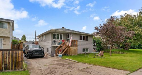 7621 23 St Se, Calgary, AB, T2C0Y2 | Card Image