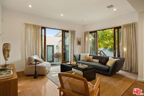 1126 Grant Avenue, Venice, CA, 90291 | Card Image