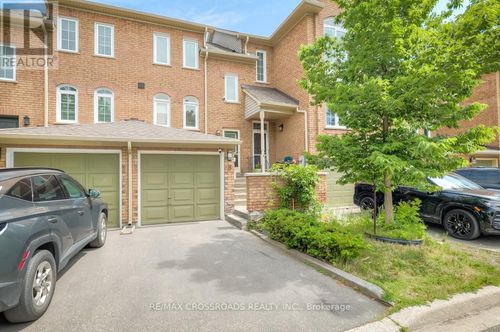 8 Larissa Crt, Maple, ON, L6A2K8 | Card Image