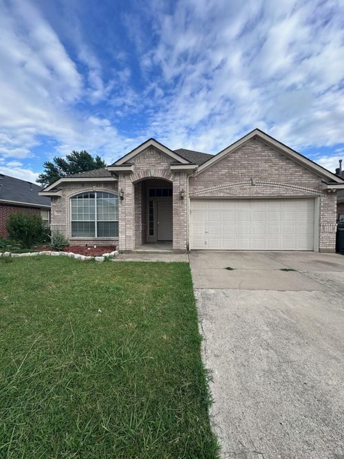 5621 Creekhollow Dr, Arlington, TX, 76018-2430 | Card Image