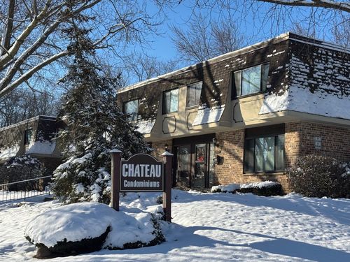 6081 W Calumet Rd, Milwaukee, WI, 53223-4111 | Card Image