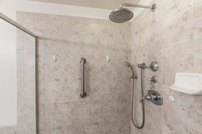 E104 - 18 Upena Ln, Condo with 2 bedrooms, 2 bathrooms and null parking in Kihei HI | Image 24