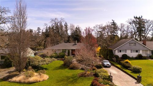 3331 Woodburn Ave, Victoria, BC, V8P5B8 | Card Image