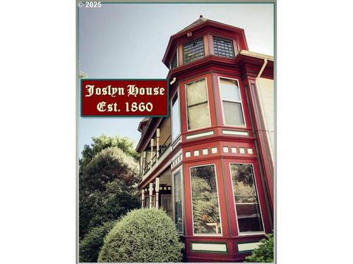 706 W Steuben St, Bingen, WA, 98605-9186 | Card Image