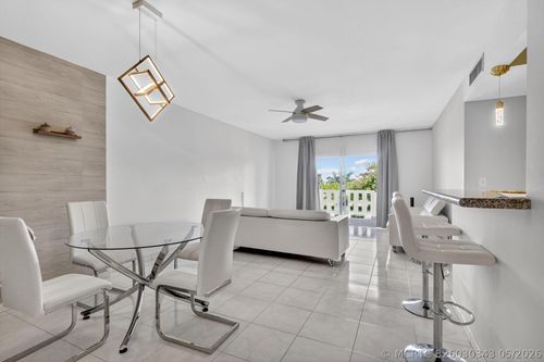 302-4330 Hillcrest Dr, Hollywood, FL, 33021-7934 | Card Image