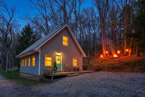 2225 Lake Dr, NEWMANSTOWN, PA, 17073-8607 | Card Image