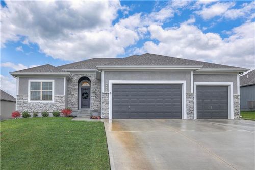 1113 Winterberry Circle, Oak Grove, MO, 64075 | Card Image