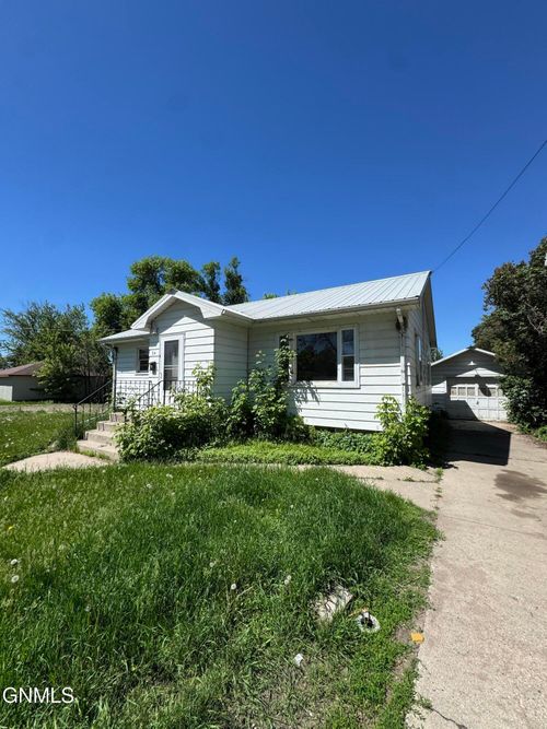 314 4th Ave Sw, Jamestown, ND, 58401-4026 | Card Image