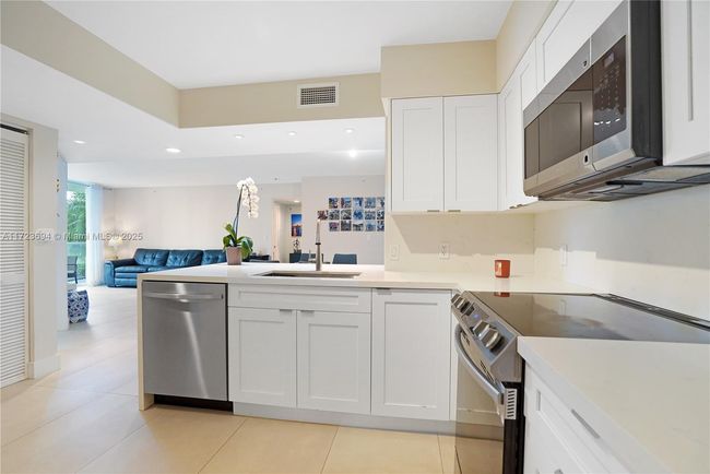 APT-704 - 1155 Brickell Bay Dr, Condo with 3 bedrooms, 2 bathrooms and null parking in Miami FL | Image 22