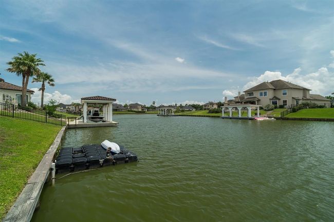 10, 000 sq ft cul de sac lot with immediate water access to Clear Lake and Galveston Bay! | Image 6