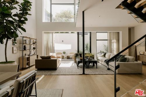 th19-702 N Doheny Drive, West Hollywood, CA, 90069 | Card Image