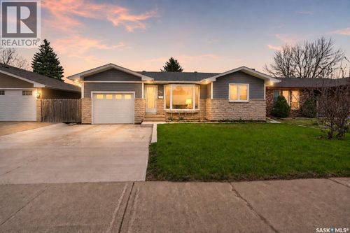 1380 Regal Cres, Moose Jaw, SK, S6H7S2 | Card Image