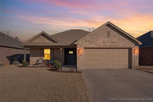 14185 S 270th East Ave, Coweta, OK, 74429-6213 | Card Image