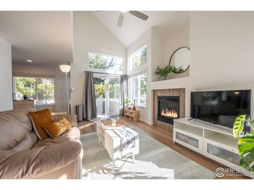 l-l69-805 Summer Hawk Dr, Longmont, CO, 80504-8808 | Card Image