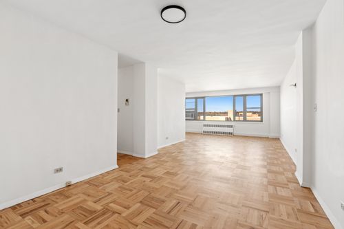 8h-900 W 190th St, New York, NY, 10040-3662 | Card Image
