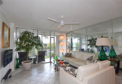 4A - 117 Royal Park Dr, Condo with 2 bedrooms, 2 bathrooms and null parking in Oakland Park FL | Image 1