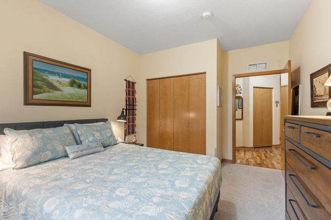 24-web-or-mls-2565 Franklin Ave 211-24.jpg | Image 17