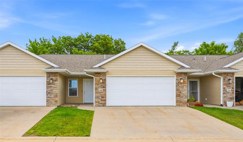 568 Meadow Oak Circle, Fairfax, IA, 52228 | Card Image