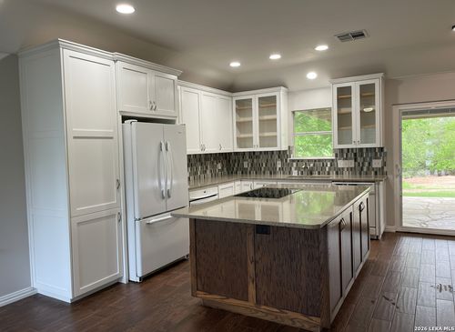 10114 Thomas Ln, Dripping Springs, TX, 78620 | Card Image