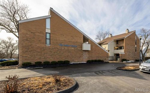 apt-c-670 Coeur De Royale Dr, Creve Coeur, MO, 63141-7046 | Card Image