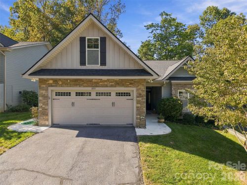 220 Waterside Dr, Hendersonville, NC, 28791-1947 | Card Image
