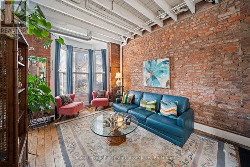 215 Ferguson Avenue S, Hamilton (Corktown), ON, L8N2N2 | Card Image