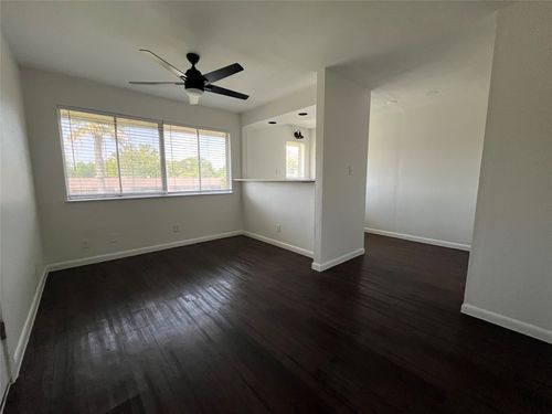 apt-203-3304 Red River St, Austin, TX, 78705-2602 | Card Image