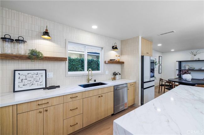 9792 La Arena Cir, House other with 3 bedrooms, 3 bathrooms and 2 parking in Fountain Valley CA | Image 14