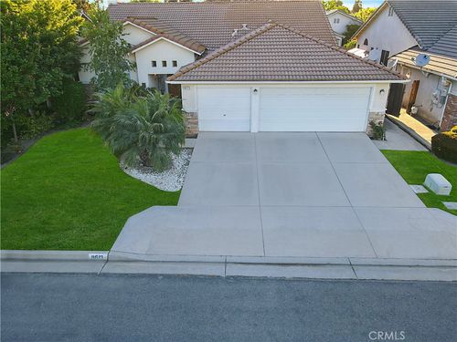 8613 N Whitney Ave, Fresno, CA, 93720-3912 | Card Image