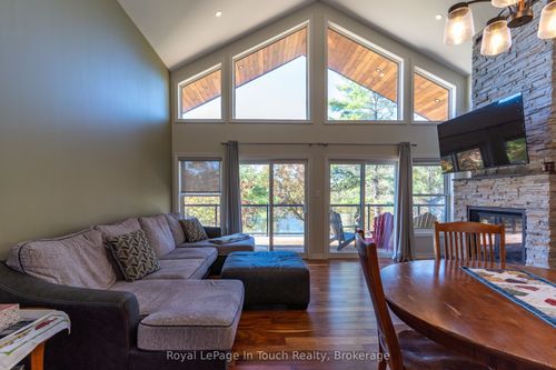 8814 Georgian Bay Shore, Honey Harbour, ON, P0E1E0 | Card Image