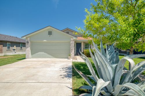 174 Falcon Dr, Luling, TX, 78648-2526 | Card Image