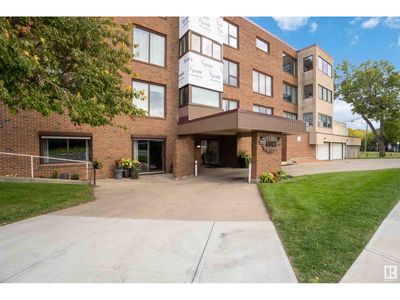 305 - 8707 107 St Nw, Condo with 2 bedrooms, 3 bathrooms and 2 parking in Edmonton AB | Image 2