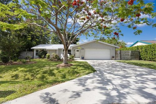 2777 Clipper Way, NAPLES, FL, 34104-3383 | Card Image
