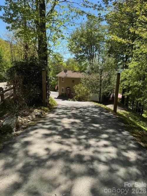 918 Plott Balsam Rd, Maggie Valley, NC, 28751-6731 | Card Image