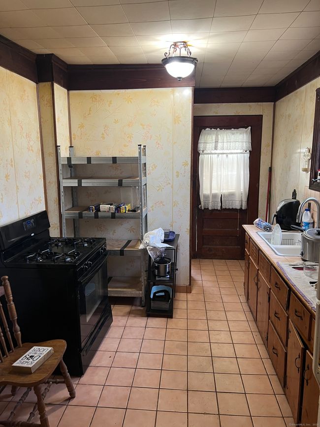 120 - 118-120 Myrtle Ave, Home with 4 bedrooms, 2 bathrooms and null parking in Ansonia CT | Image 15