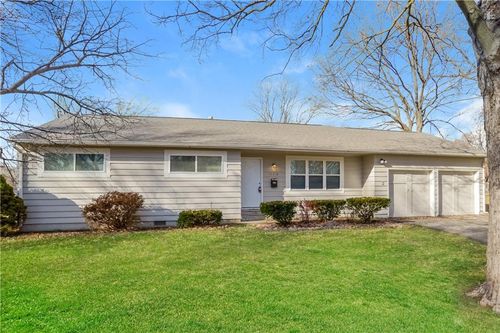 11212 Lecluyse Dr, Shawnee, KS, 66203-1566 | Card Image