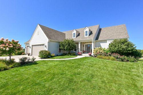 2946 Makou Trail, Waukesha, WI, 53189 | Card Image