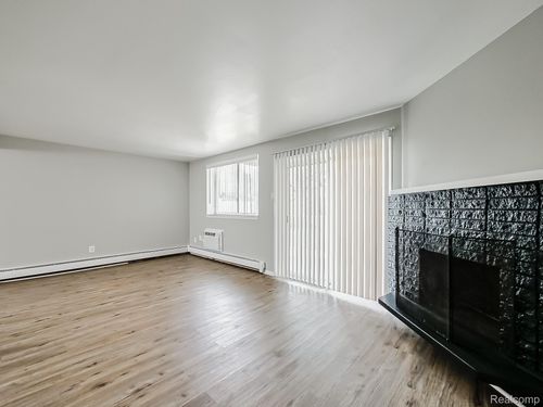 168 Summit View Ct, White Lake, MI, 48386-3517 | Card Image