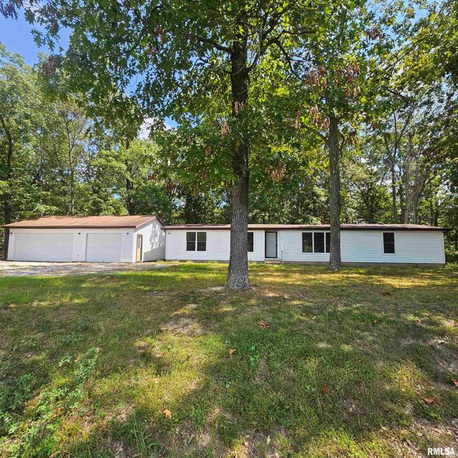 22488 N Mayflower Ln, House other with 3 bedrooms, 2 bathrooms and null parking in Dix IL | Image 4