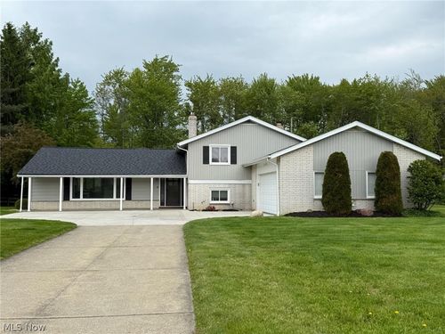 6815 Hickory Hill Dr, Mayfield Village, OH, 44143-1560 | Card Image
