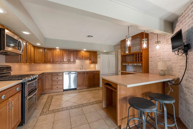 860 E Northshore Dr, House other with 4 bedrooms, 2 bathrooms and null parking in Syracuse IN | Image 11