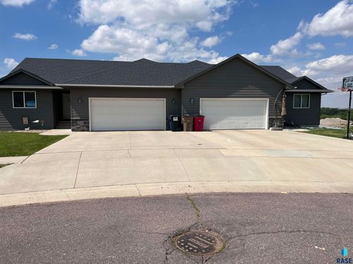1320 N Archer Dr, Sioux Falls, SD, 57103-1254 | Card Image