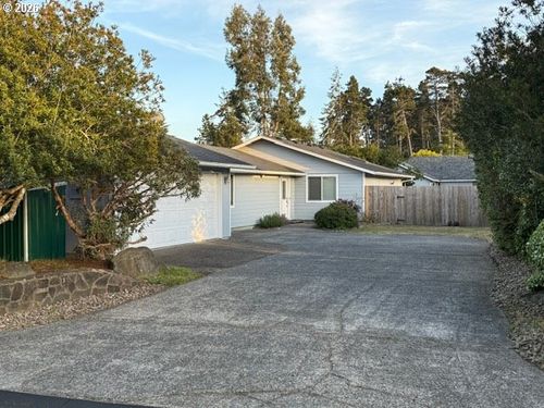 2164 24th St, Florence, OR, 97439 | Card Image