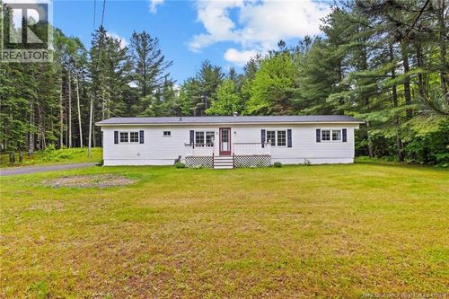 99 Lake Dr, Minto, NB, E4B2M7 | Card Image